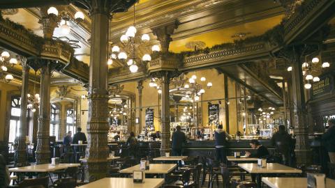 Interior del Café Iruña