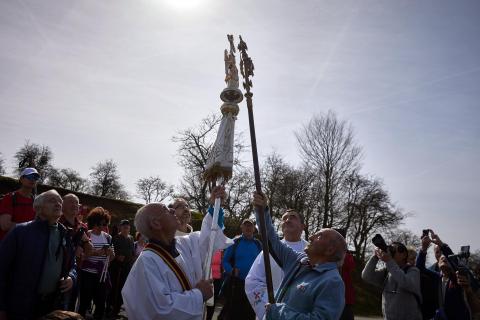 Fotos de la salida del Ángel de Aralar en peregrinación por los pueblos de Navarra.