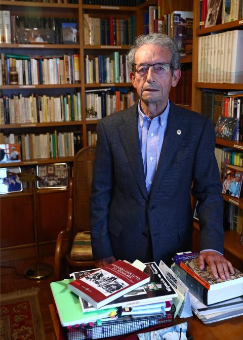 Francisco Miranda Rubio, en el despacho de su casa.