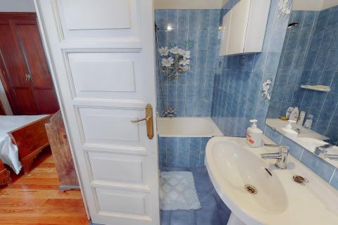 En venta la nuda propiedad de
un amplio piso en Pamplona