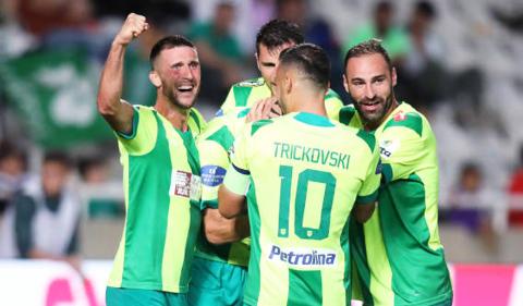 LA SORPRESA DE CHIPRE (41 PARTIDOS) Acabado su ciclo en Osasuna, el verano pasado le surgió la oportunidad de vivir una experiencia en el extranjero. Oier se veía con fuerzas para seguir en activo y dispuesto a ayudar en lo que fuera. No iba de comparsa. Chipre le ha dado la oportunidad de conocer otra cultura y además de jugar nada menos que 41 partidos, 14 en Europa.
