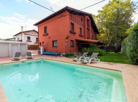 Casa disponible en la calle Valle de Salazar