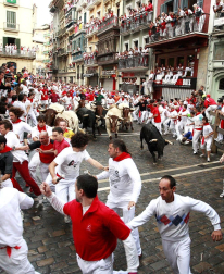 Tercer encierro de los Sanfermines 2011 protagonizado por toros de la ganadería Dolores Aguirre.