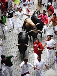 Tercer encierro de los Sanfermines 2011 protagonizado por toros de la ganadería Dolores Aguirre.