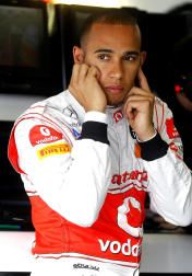 El piloto español Fernando Alonso (Ferrari) sigue demostrando que la evolución de su monoplaza va por buen camino y ha marcado este viernes el mejor registro en la primera sesión de entrenamientos libres del Gran Premio de Alemania, una vez más marcado de cerca por los Red Bull de Sebastian Vettel y Mark Webber.