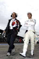 El piloto español Fernando Alonso (Ferrari) sigue demostrando que la evolución de su monoplaza va por buen camino y ha marcado este viernes el mejor registro en la primera sesión de entrenamientos libres del Gran Premio de Alemania, una vez más marcado de cerca por los Red Bull de Sebastian Vettel y Mark Webber.