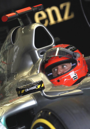 El piloto español Fernando Alonso (Ferrari) sigue demostrando que la evolución de su monoplaza va por buen camino y ha marcado este viernes el mejor registro en la primera sesión de entrenamientos libres del Gran Premio de Alemania, una vez más marcado de cerca por los Red Bull de Sebastian Vettel y Mark Webber.