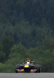 El piloto español Fernando Alonso (Ferrari) sigue demostrando que la evolución de su monoplaza va por buen camino y ha marcado este viernes el mejor registro en la primera sesión de entrenamientos libres del Gran Premio de Alemania, una vez más marcado de cerca por los Red Bull de Sebastian Vettel y Mark Webber.