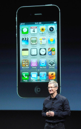 Imágenes de la presentación del último modelo del iPhone 4, de la marca Apple, este martes 4 de octubre.
