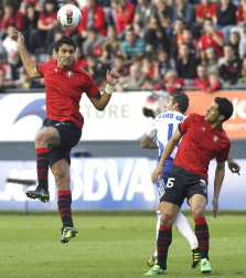 Imágenes del partido entre Osasuna y el Zaragoza, en el que los rojillos se impusieron 3-0 durante la novena jornada del Fútbol de Primera División.