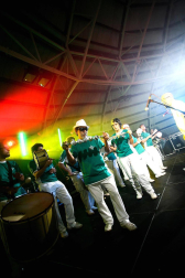 Imágenes de la celebración de la Carpa Universitaria durante la noche del viernes 4 de noviembre de 2011.