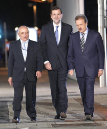 Rajoy y Rubalcaba se enfrentan en el debate televisado en la Academia de televisión.