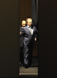 Rajoy y Rubalcaba se enfrentan en el debate televisado por la Academia de televisión, en el Palacio de Congresos.