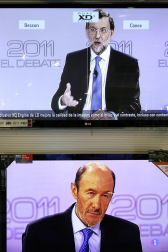 Rajoy y Rubalcaba se enfrentan en el debate televisado por la Academia de televisión, en el Palacio de Congresos.