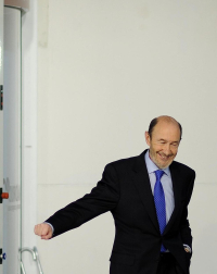 Rajoy y Rubalcaba se enfrentan en el debate televisado por la Academia de televisión, en el Palacio de Congresos.