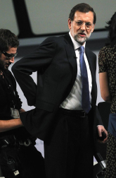 Rajoy y Rubalcaba se enfrentan en el debate televisado por la Academia de televisión, en el Palacio de Congresos.