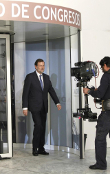 Rajoy y Rubalcaba se enfrentan en el debate televisado en la Academia de televisión.