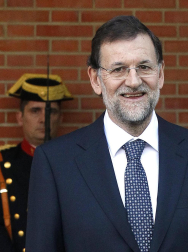 Imágenes de la llegada de Mariano Rajoy a la Moncloa, por primera vez como presidente de España, y de la juramentación celebrada en el Palacio de La Zarzuela ante su homólogo saliente, José Luis Rodríguez Zapatero y los Reyes.