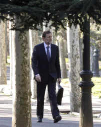 Imágenes de la llegada de Mariano Rajoy a la Moncloa, por primera vez como presidente de España, y de la juramentación celebrada en el Palacio de La Zarzuela ante su homólogo saliente, José Luis Rodríguez Zapatero y los Reyes.
