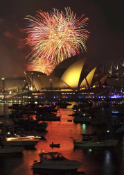 Imágenes de las celebraciones en distintas partes del mundo de la llegada del Año Nuevo 2012 y la despedida de 2011 en la tradicional Nochevieja.