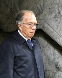 Numerosos políticos acuden a la capilla ardiente de Fraga