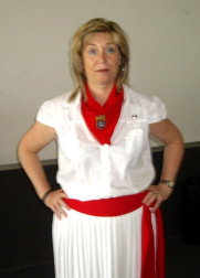 La jotera Laly Jauroso es de Pitillas, profesora y excelente jotera. Laly vuelve por sus fueros y hasta se ha atrevido a cantar con temple y bravura una jota en el crematorio del Cementerio de Pamplona y en una parroquia de San Lorenzo abarrotada de público.