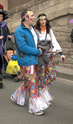 Ambiente, colorido, disfraces y multitud de personajes en las celebraciones de los Carnavales 2012 por las calles de Tafalla.