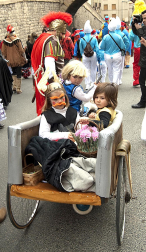 Ambiente, colorido, disfraces y multitud de personajes en las celebraciones de los Carnavales 2012 por las calles de Tafalla.
