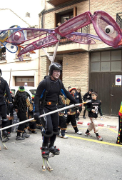 Ambiente, colorido, disfraces y multitud de personajes en las celebraciones de los Carnavales 2012 por las calles de Tafalla.