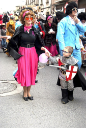 Ambiente, colorido, disfraces y multitud de personajes en las celebraciones de los Carnavales 2012 por las calles de Tafalla.