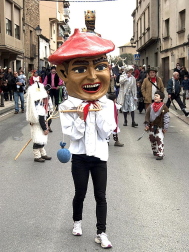 Ambiente, colorido, disfraces y multitud de personajes en las celebraciones de los Carnavales 2012 por las calles de Tafalla.