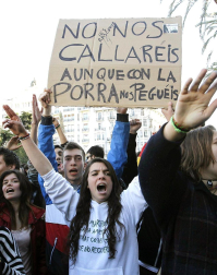 Concentración a primeras horas de la tarde de este martes y en el entorno del instituto Lluís Vives de Valencia