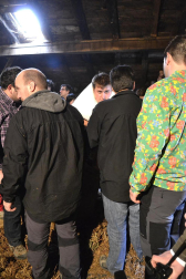 Los vecinos de la localidad han paseado a sus personajes más conocidos por las calles del municipio horas antes de quemar al malvado Miel Otxin