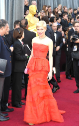 Ambiente y desfile de nominados, famosos, actores, actrices y gente que acude a la 84 edición de la entrega de los Premios Oscar de Hollywood en su 84 edición.