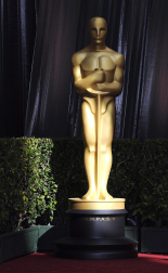Ambiente y desfile de nominados, famosos, actores, actrices y gente que acude a la 84 edición de la entrega de los Premios Oscar de Hollywood en su 84 edición.
