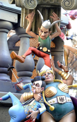 Varias imágenes de las fallas de Valencia