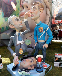 Varias imágenes de las fallas de Valencia