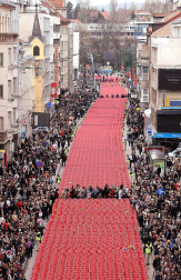Varias imágenes del homenaje celebrado en Sarajevo por las víctimas de la guerra de Bosnia