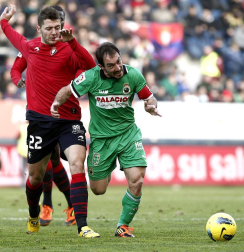 Imágenes del partido entre Osasuna y Racing en el Reyno de Navarra