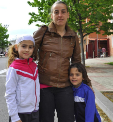 La XXXI Media Maratón Ciudad de Pamplona fue todo un éxito, tanto organizativo como de participantes. El sol acompañó a los 1.200 corredores que tomaron parte en la prueba organizada por el Beste Iruña que, además, venció en la carrera, pues ganaron dos de sus corredores. En categoría masculina fue Antonio Etxeberria el que se hizo con el triunfo, mientras que Salima Charki venció en la categoría femenina.