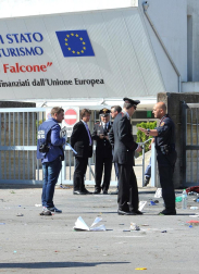 Una joven ha muerto en un atentado con dos explosiones ocurrido en el instituto Morvillo Falcone en la localidad italiana de Brindisi.
