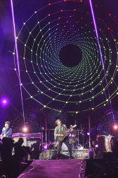 El grupo británico Coldplay ofreció este domingo, 20 de mayo, un concierto en el estadio Vicente Calderón en Madrid, donde presentaron su último disco, "Mylo Xyloto"