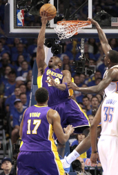 Oklahoma City Thunder venció en el quinto partido a los Angeles Lakers y lograron eliminarles de los playoffs por el título de la NBA. Oklahoma jugará ahora la final de la Conferencia Oeste ante los Spurs.