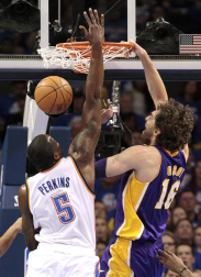 Oklahoma City Thunder venció en el quinto partido a los Angeles Lakers y lograron eliminarles de los playoffs por el título de la NBA. Oklahoma jugará ahora la final de la Conferencia Oeste ante los Spurs.
