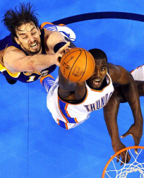 Oklahoma City Thunder venció en el quinto partido a los Angeles Lakers y lograron eliminarles de los playoffs por el título de la NBA. Oklahoma jugará ahora la final de la Conferencia Oeste ante los Spurs.