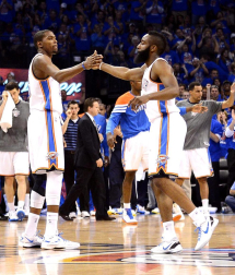 Oklahoma City Thunder venció en el quinto partido a los Angeles Lakers y lograron eliminarles de los playoffs por el título de la NBA. Oklahoma jugará ahora la final de la Conferencia Oeste ante los Spurs.