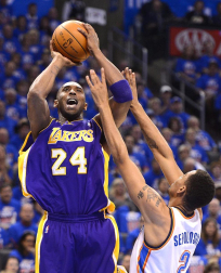 Oklahoma City Thunder venció en el quinto partido a los Angeles Lakers y lograron eliminarles de los playoffs por el título de la NBA. Oklahoma jugará ahora la final de la Conferencia Oeste ante los Spurs.