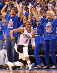 Oklahoma City Thunder venció en el quinto partido a los Angeles Lakers y lograron eliminarles de los playoffs por el título de la NBA. Oklahoma jugará ahora la final de la Conferencia Oeste ante los Spurs.