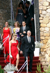 El centrocampista del FC Barcelona Andrés Iniesta ha contraído matrimonio este domingo con Anna Ortiz en el castillo de Tamarit en Tarragona.
