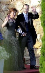 El centrocampista del FC Barcelona Andrés Iniesta ha contraído matrimonio este domingo con Anna Ortiz en el castillo de Tamarit en Tarragona.